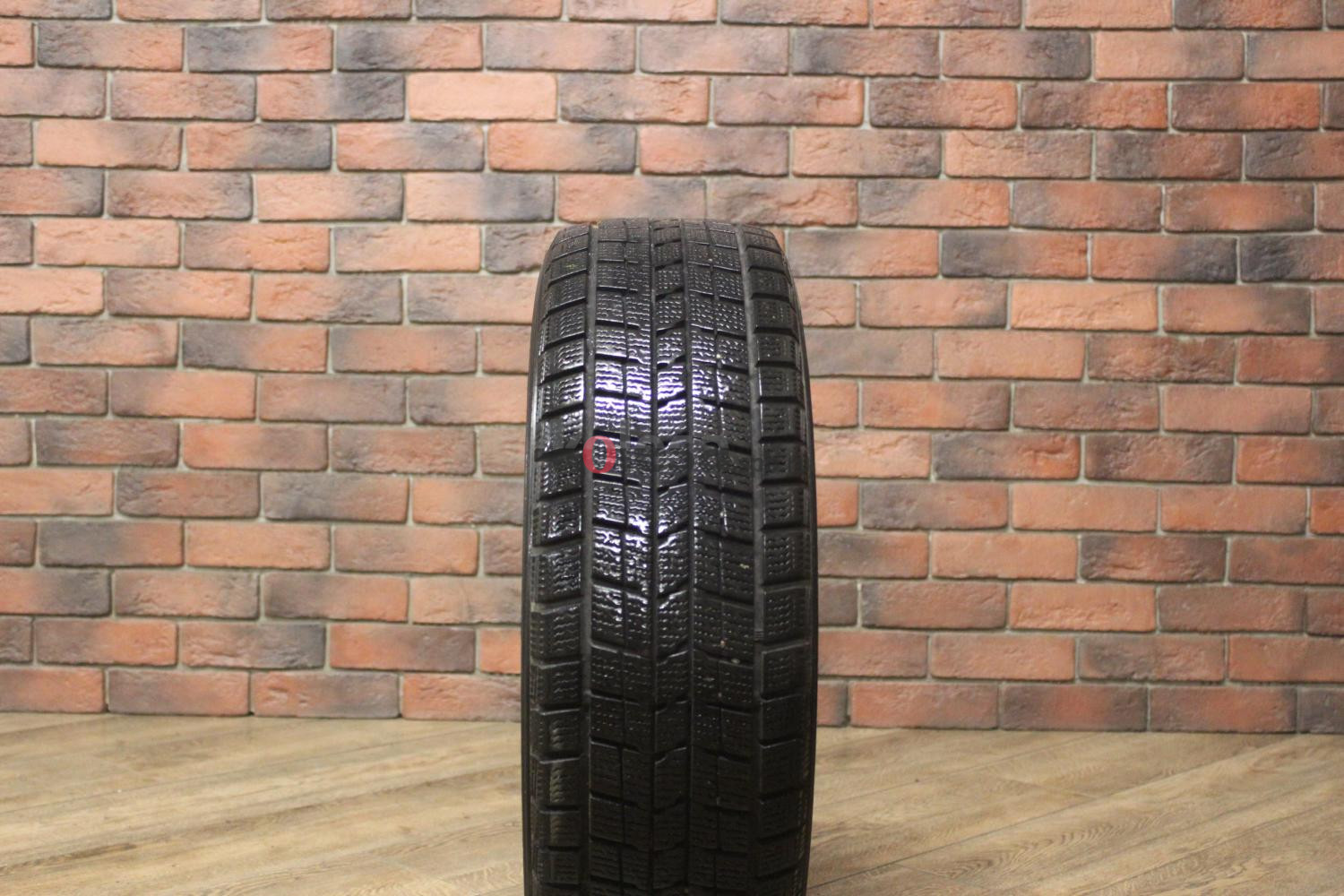 Зимние нешипованные шины R16 205/60 Dunlop DSX бу Лип. (6-7 мм.)
