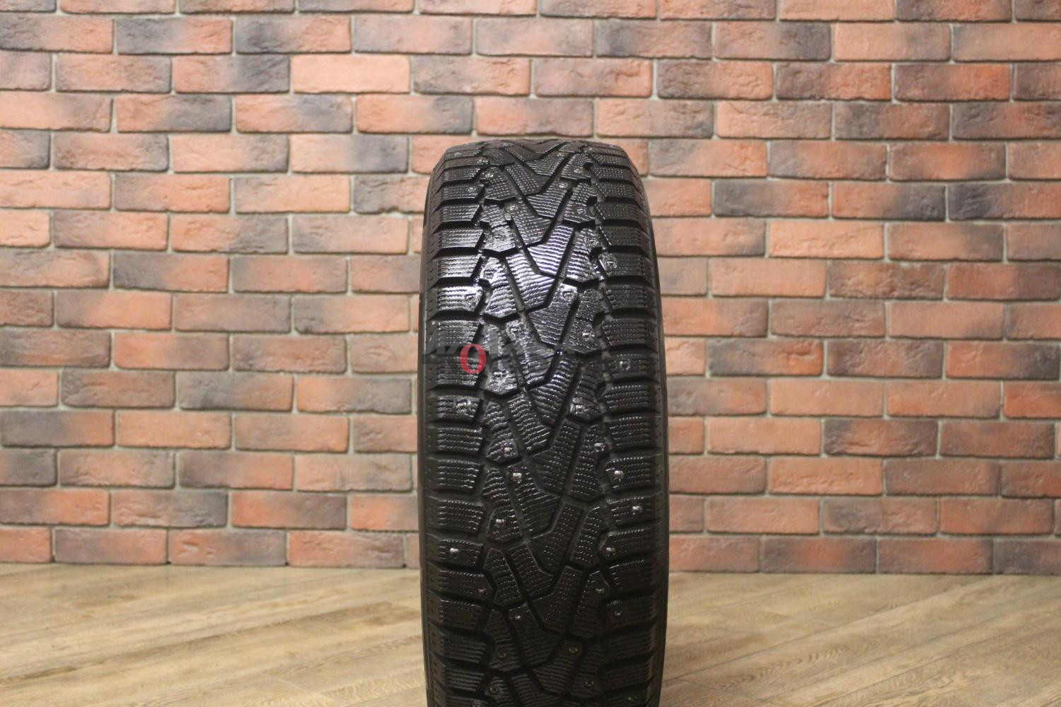 Зимние шипованные шины R18 215/55 Pirelli Ice Zero бу (8-9 мм.) остаток шипов 70-100%