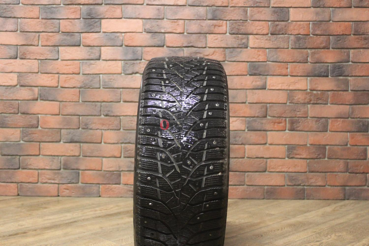 Зимние шипованные шины R18 235/45 Bridgestone Blizzak Spike-02 бу (4-5 мм.) остаток шипов 50-69%