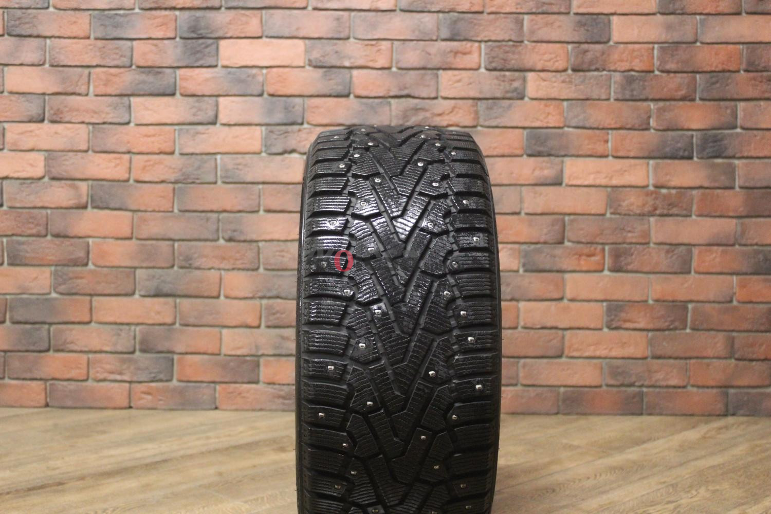 Зимние шипованные шины R18 245/40 Pirelli Ice Zero бу (6-7 мм.) остаток шипов 70-100%
