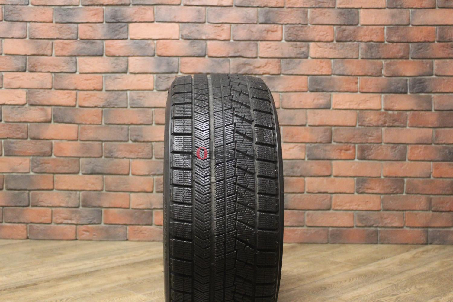Зимние нешипованные шины R18 245/40 Bridgestone Blizzak VRX бу Лип. (8-9 мм.)