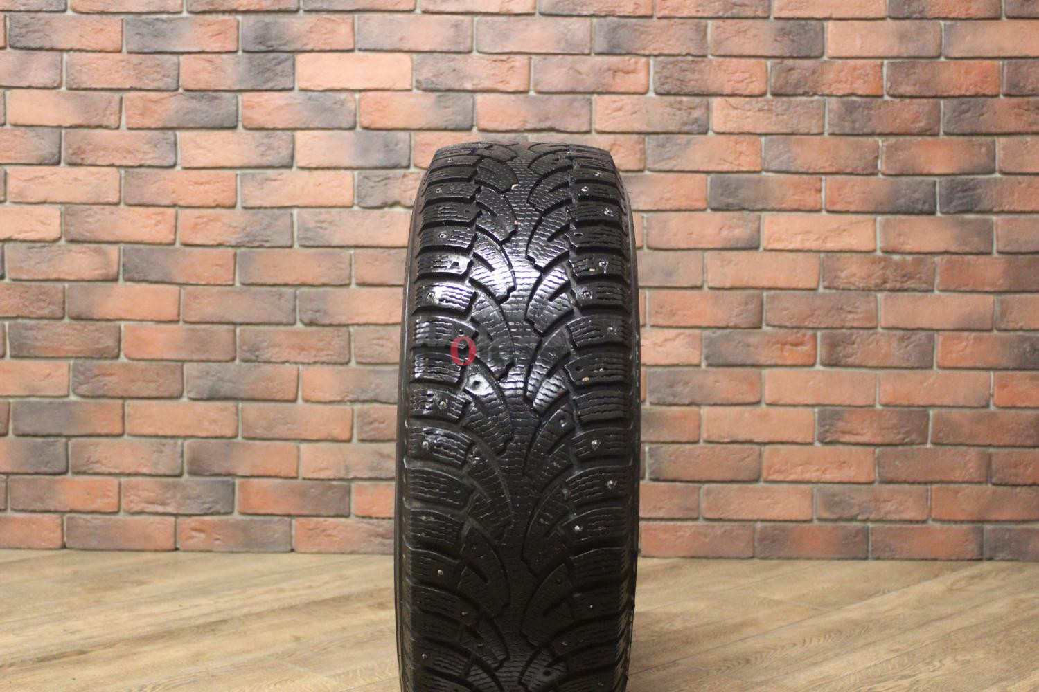 Зимние шипованные шины R16 215/65 Bridgestone Noranza 2 evo бу (6-7 мм.) остаток шипов 50-69%