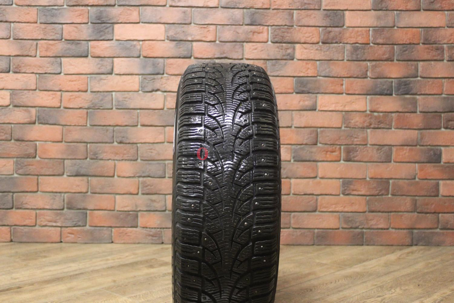 Зимние шипованные шины R16 215/65 Pirelli Winter Carving Edge бу (6-7 мм.) остаток шипов 70-100%