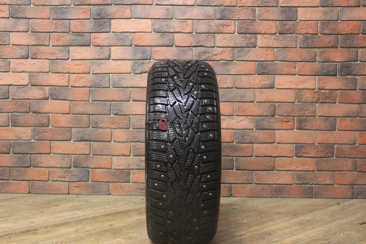 Зимние шипованные шины R17 215/55 Nokian Tyres Nordman 7 бу (8-9 мм.) остаток шипов 70-100%