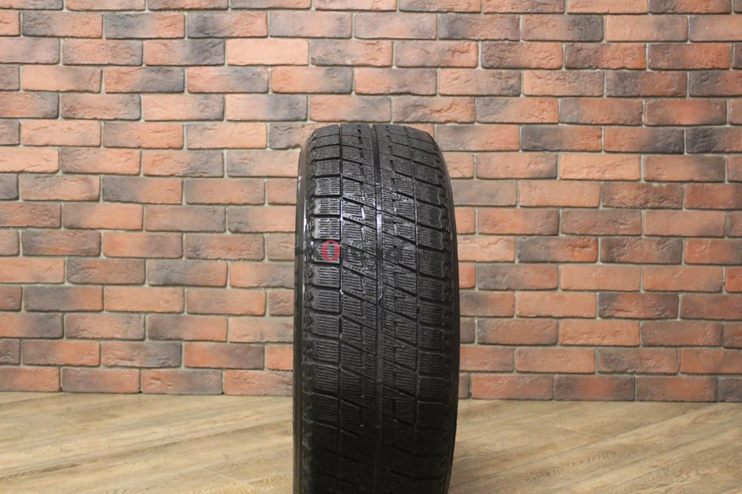 Зимние нешипованные шины R16 205/60 Bridgestone Blizzak Revo 2 бу Лип. (4-5 мм.)