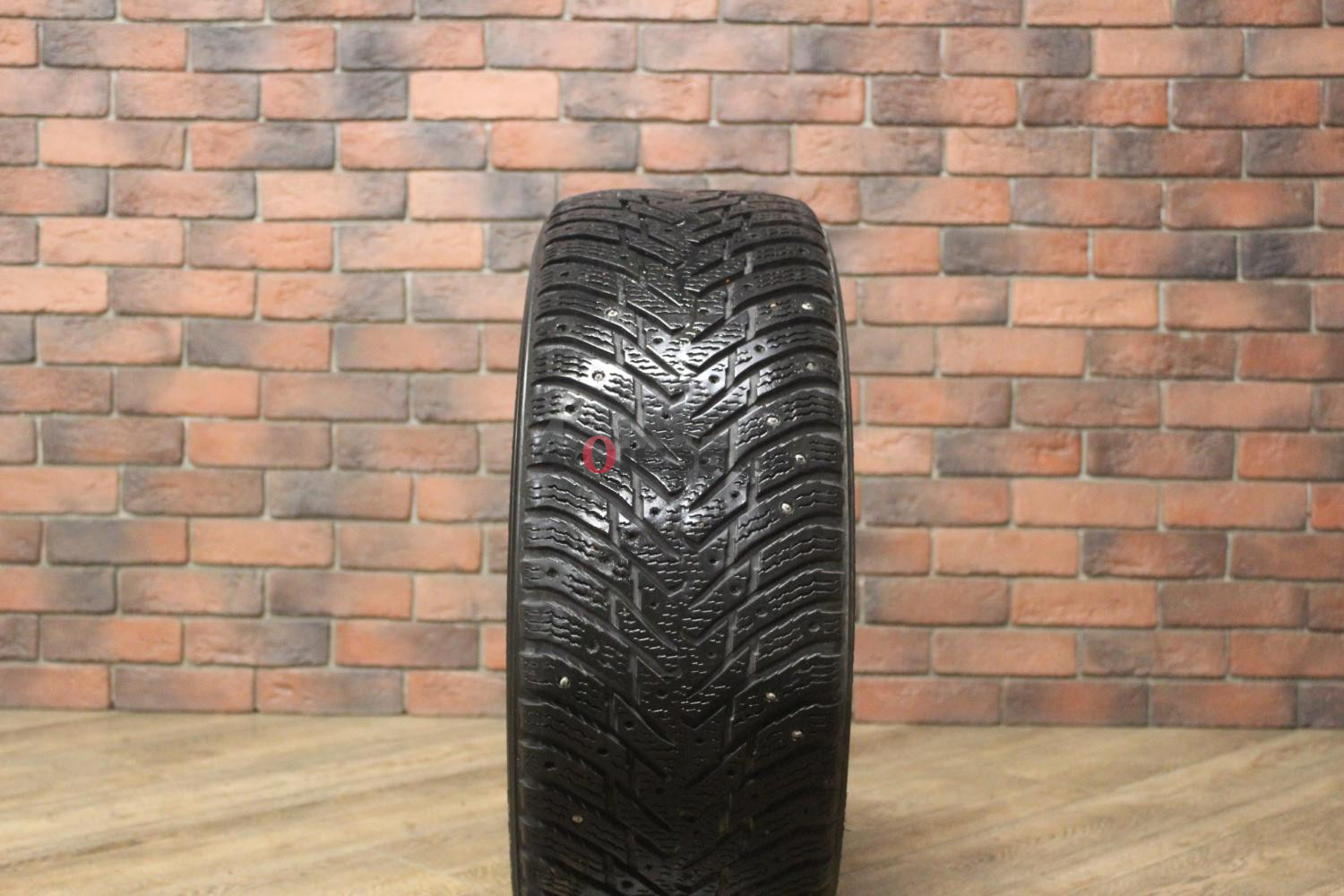 Зимние шипованные шины R18 225/50 Nokian Tyres Hakkapeliitta 8 бу (6-7 мм.) остаток шипов 0-25%