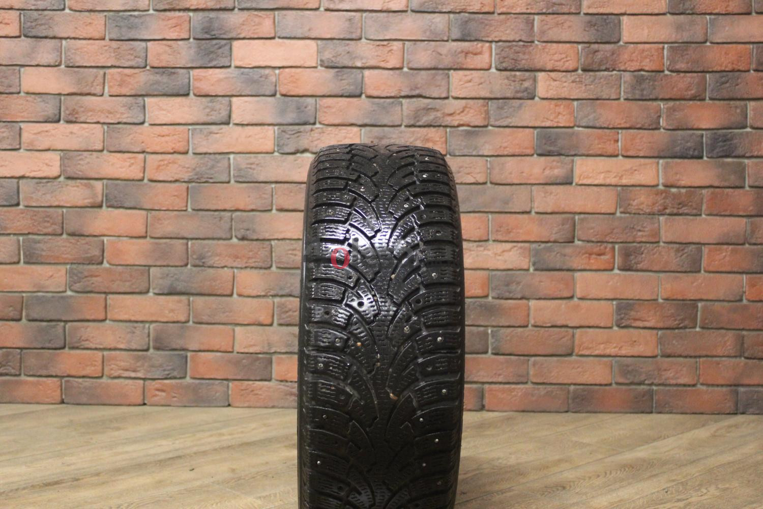 Зимние шипованные шины R16 205/55 Bridgestone Noranza 2 evo бу (4-5 мм.) остаток шипов 25-49%