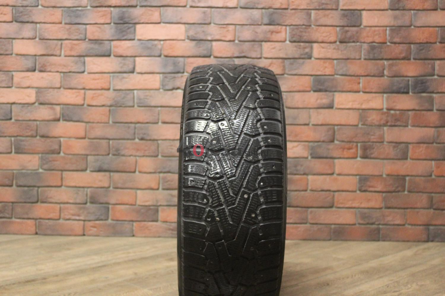 Зимние шипованные шины R17 225/55 Pirelli Ice Zero RFT бу (4-5 мм.) остаток шипов 0-25%