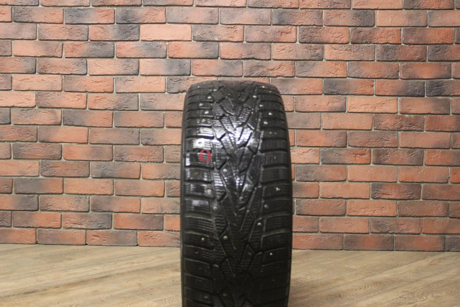 Зимние шипованные шины R17 215/50 Nokian Tyres Nordman 7 бу (6-7 мм.) остаток шипов 70-100%