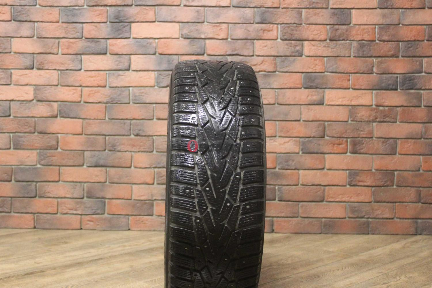 Зимние шипованные шины R16 215/65 Nokian Tyres Hakkapeliitta 7 бу (4-5 мм.) остаток шипов 25-49%