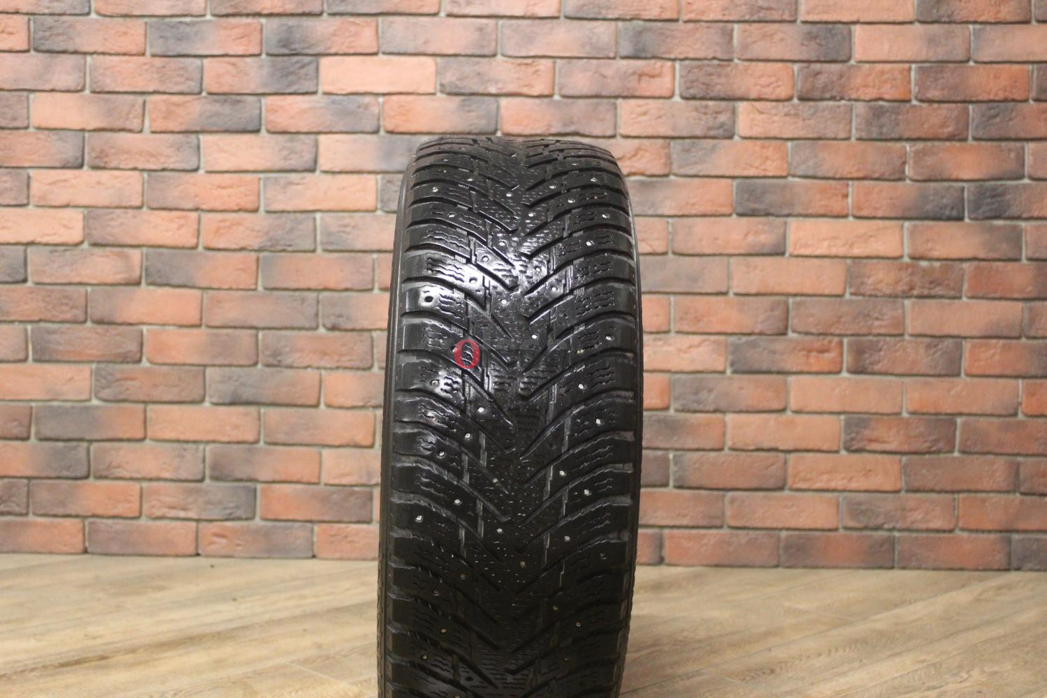 Зимние шипованные шины R17 225/60 Nokian Tyres Hakkapeliitta 8 бу (4-5 мм.) остаток шипов 0-25%
