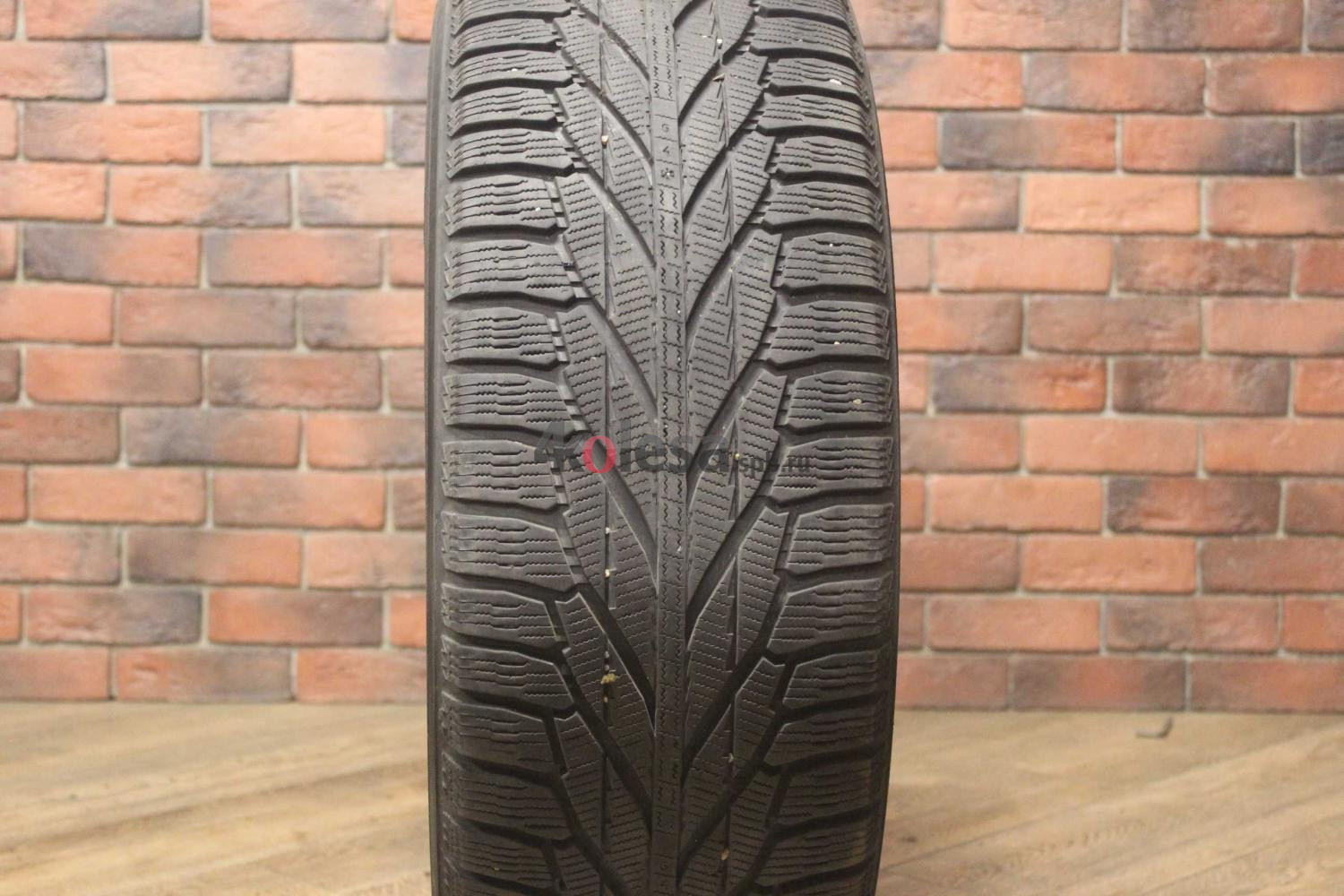 Зимние нешипованные шины R18 265/50 Nokian Tyres Hakkapeliitta R2 бу Лип. (6-7 мм.)