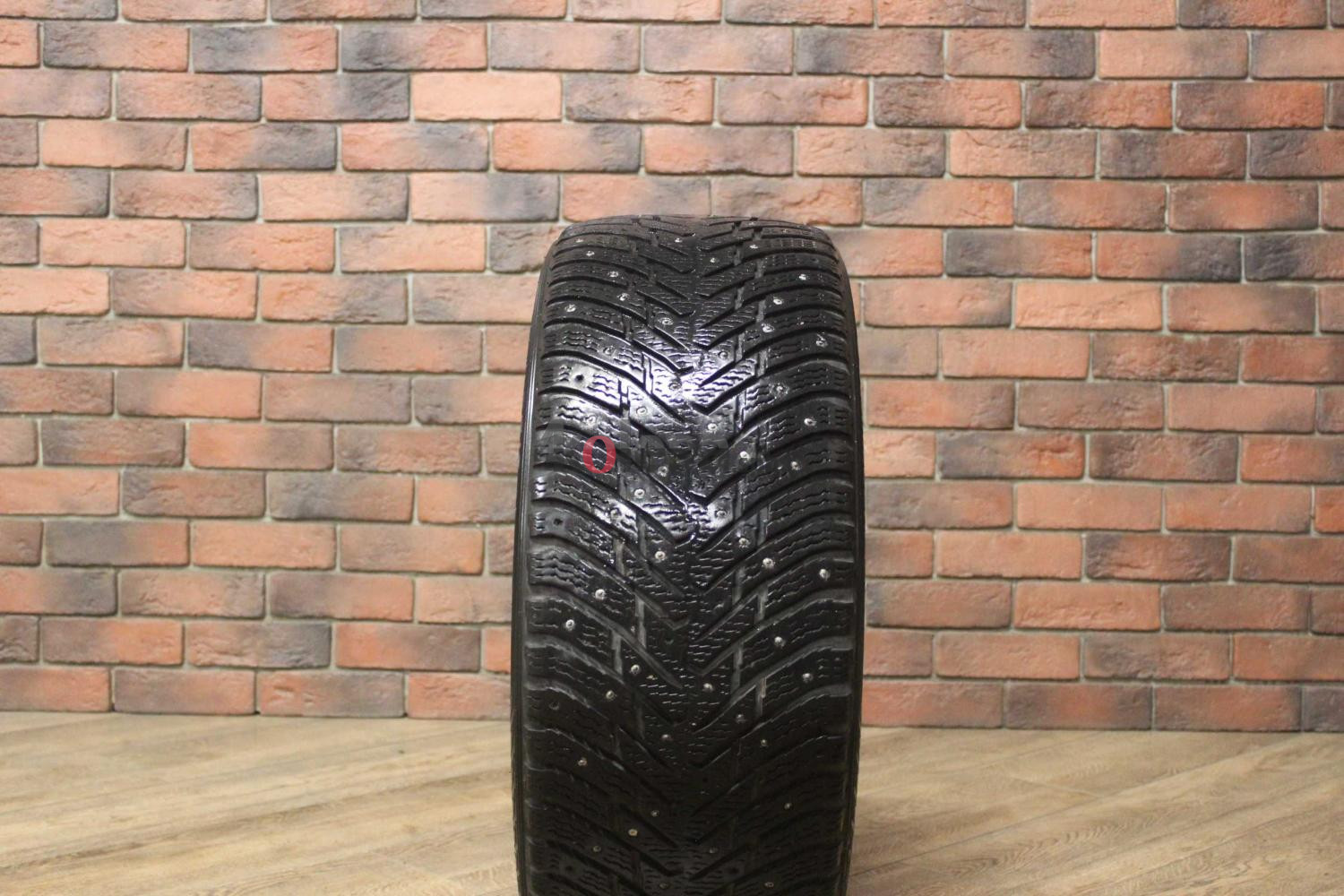 Зимние шипованные шины R18 235/45 Nokian Tyres Hakkapeliitta 8 бу (4-5 мм.) остаток шипов 70-100%
