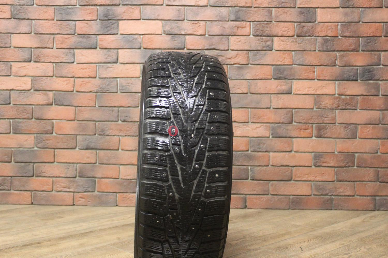 Зимние шипованные шины R18 215/55 Nokian Tyres Nordman 7 бу (6-7 мм.) остаток шипов 70-100%