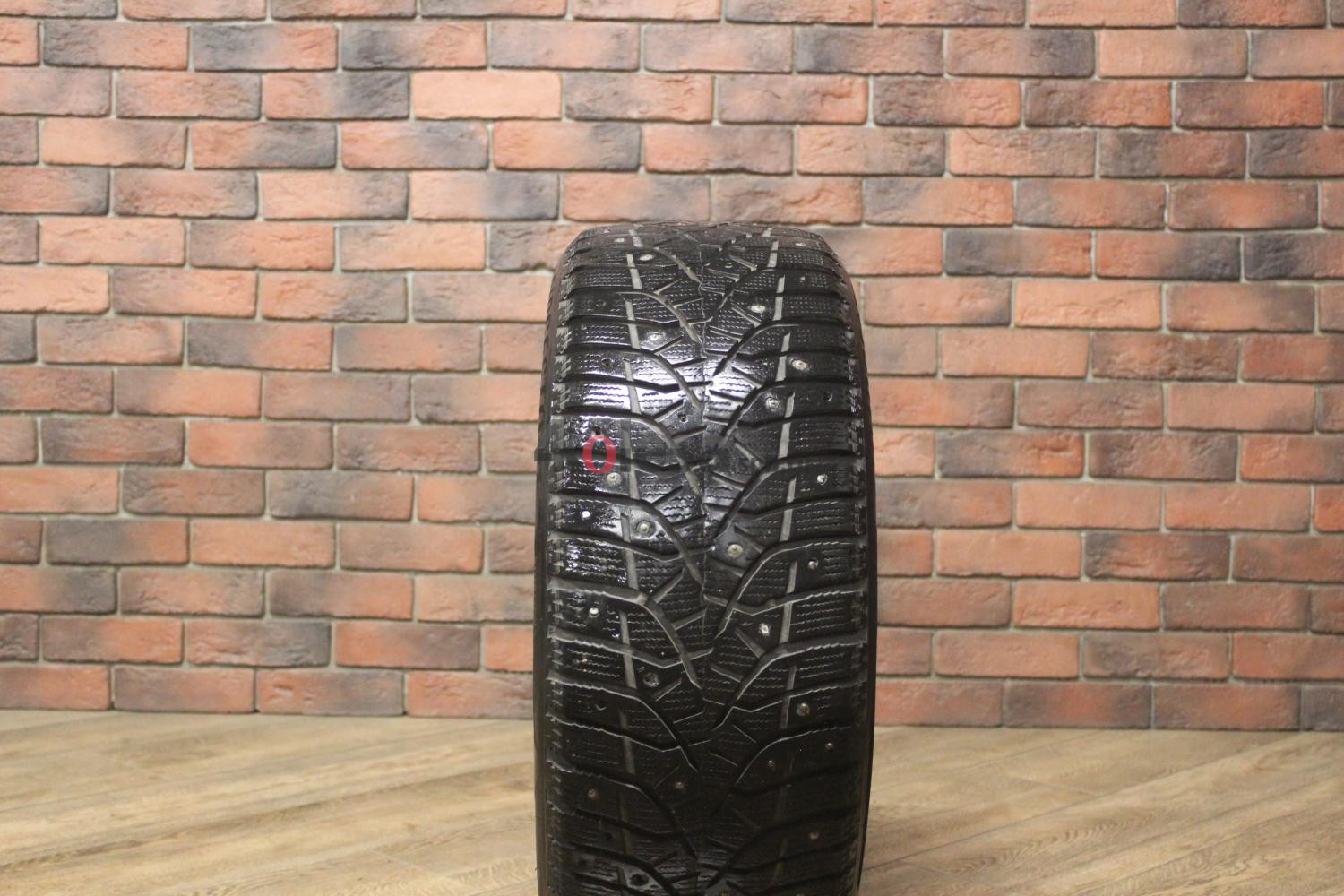 Зимние шипованные шины R17 225/50 Bridgestone Blizzak Spike-02 бу (6-7 мм.) остаток шипов 0-25%