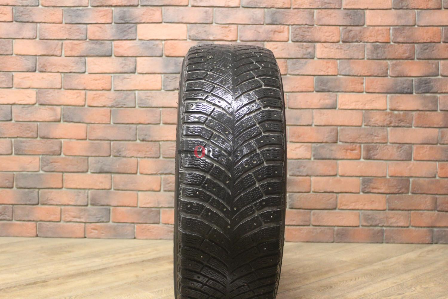 Зимние шипованные шины R19 235/55 Michelin X-Ice North 4 бу (4-5 мм.) остаток шипов 25-49%