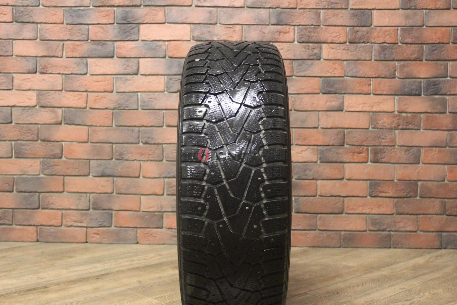 Зимние шипованные шины R18 245/60 Pirelli Ice Zero бу (4-5 мм.) остаток шипов 0-25%