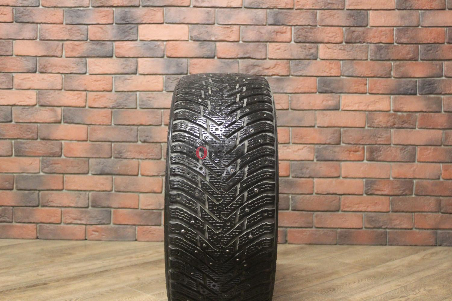 Зимние шипованные шины R18 235/45 Nokian Tyres Hakkapeliitta 8 бу (6-7 мм.) остаток шипов 25-49%