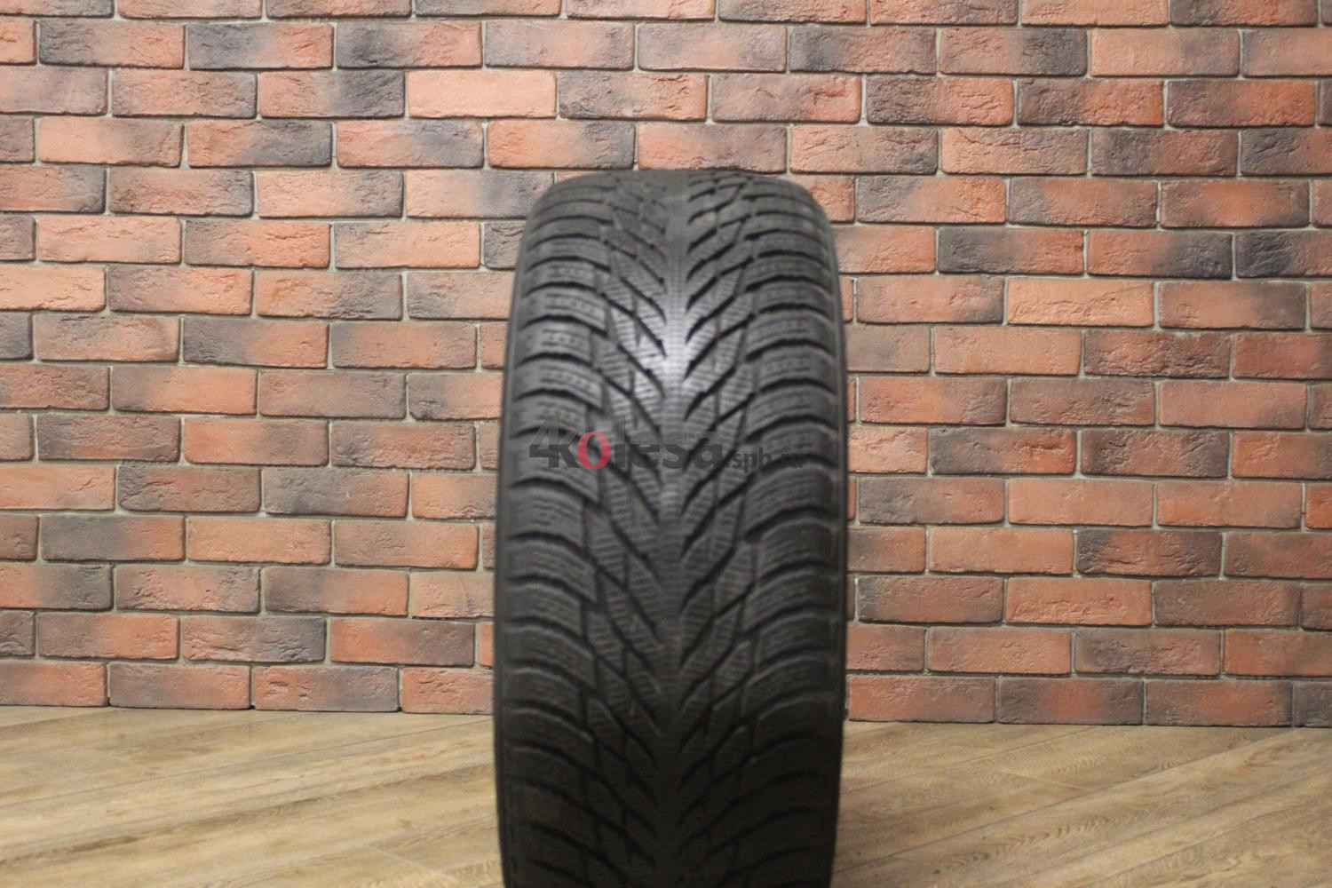 Зимние нешипованные шины R20 245/40 Nokian Tyres Hakkapeliitta R3 бу Лип. (6-7 мм.)