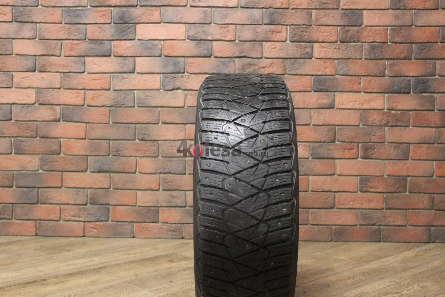 Зимние шипованные шины R17 215/55 Dunlop Ice Touch бу (4-5 мм.) остаток шипов 0-25%