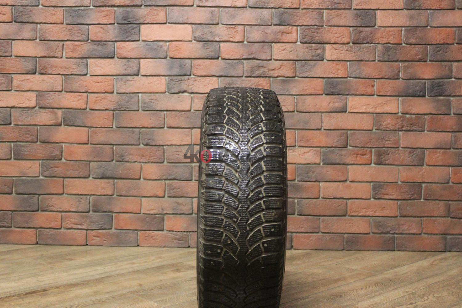 Зимние шипованные шины R15 195/65 Bridgestone Blizzak Spike-01 бу (6-7 мм.) остаток шипов 25-49%