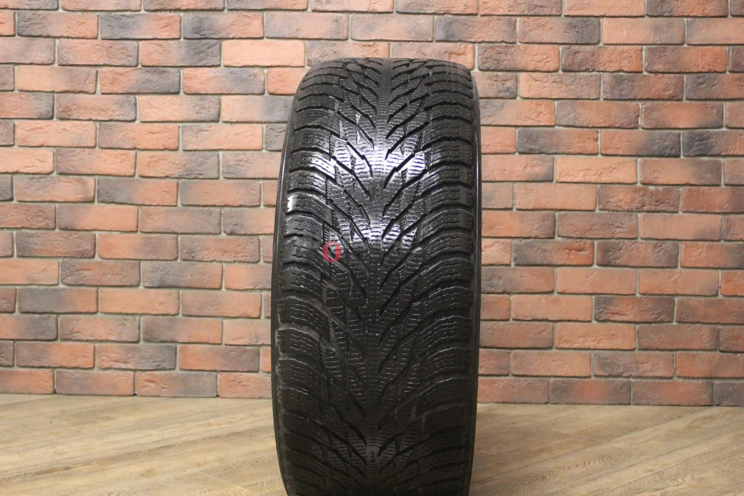 Зимние нешипованные шины R21 275/45 Nokian Tyres Hakkapeliitta R3 бу Лип. (6-7 мм.)
