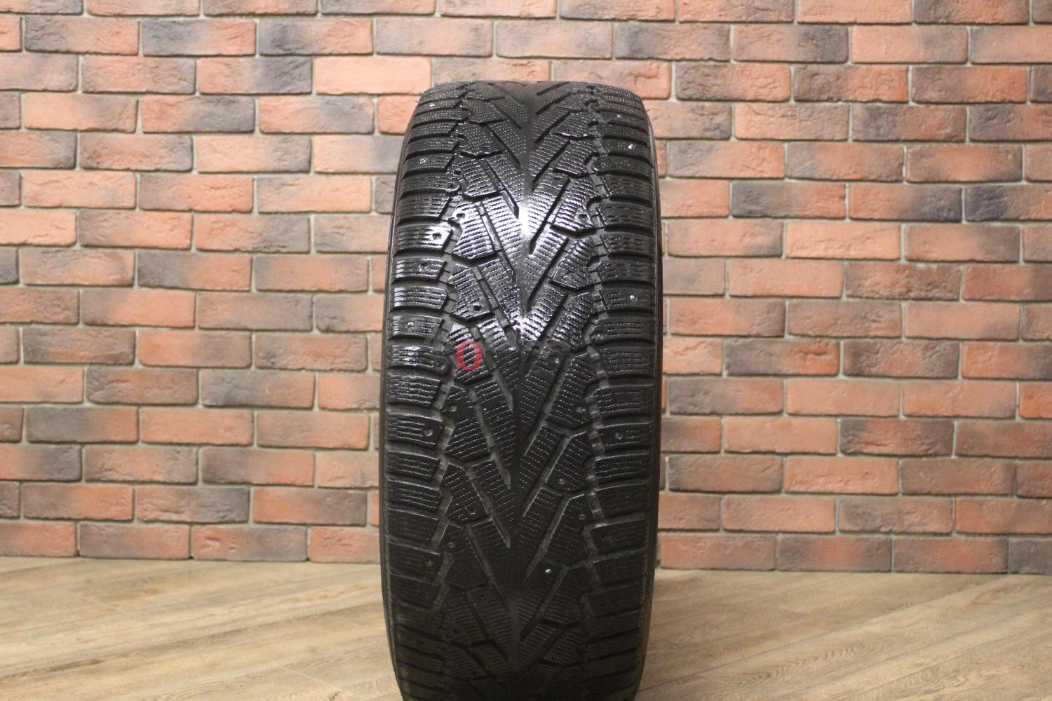 Зимние шипованные шины R22 275/40 Pirelli Ice Zero бу (6-7 мм.) остаток шипов 0-25%