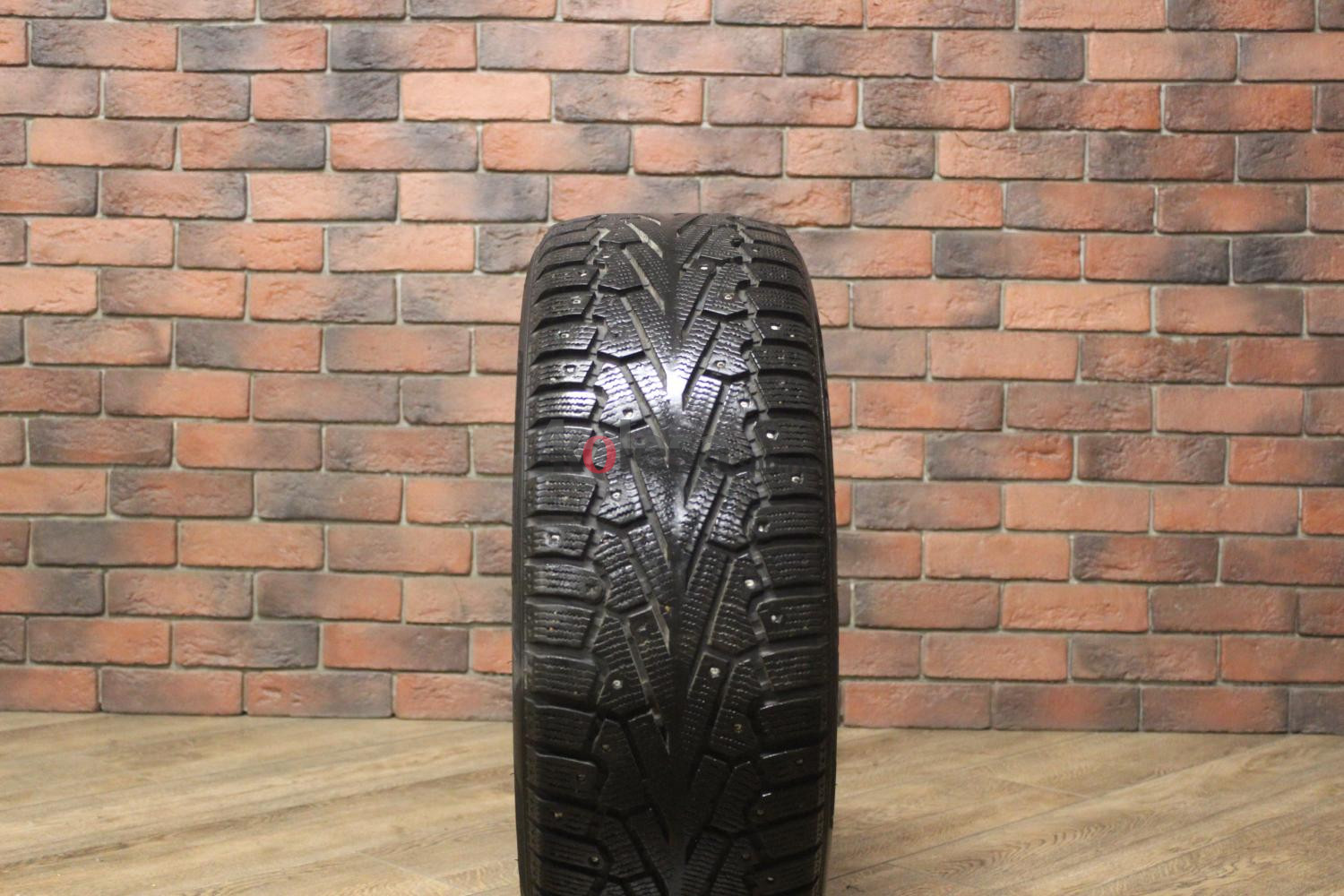 Зимние шипованные шины R18 225/45 Pirelli Ice Zero бу (6-7 мм.) остаток шипов 0-25%