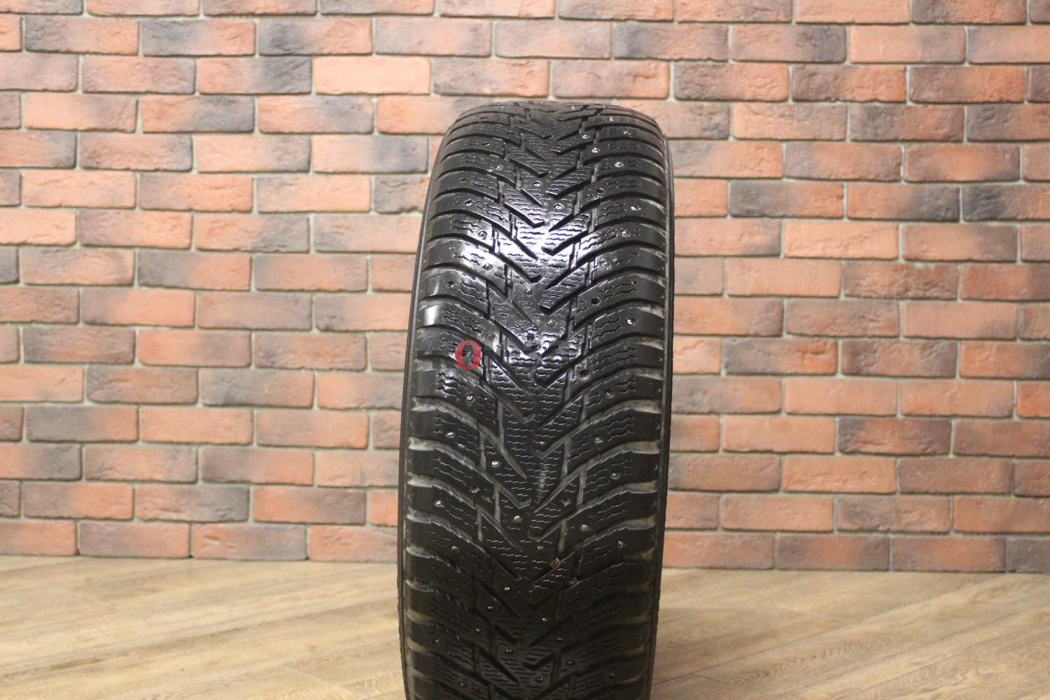 Зимние шипованные шины R18 235/60 Nokian Tyres Hakkapeliitta 8 бу (6-7 мм.) остаток шипов 50-69%