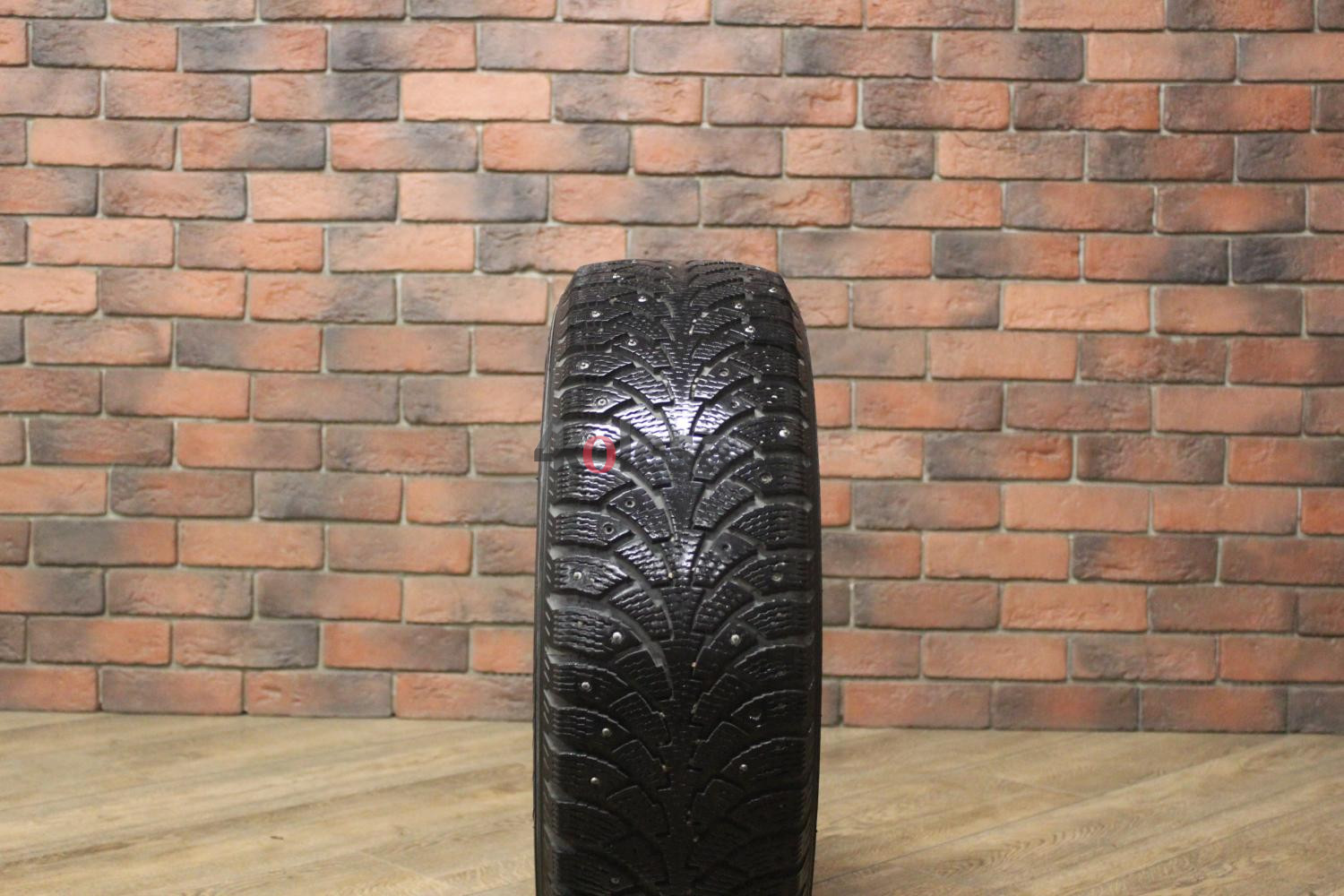 Зимние шипованные шины R15 185/65 Nokian Tyres Nordman 4 бу (4-5 мм.) остаток шипов 70-100%