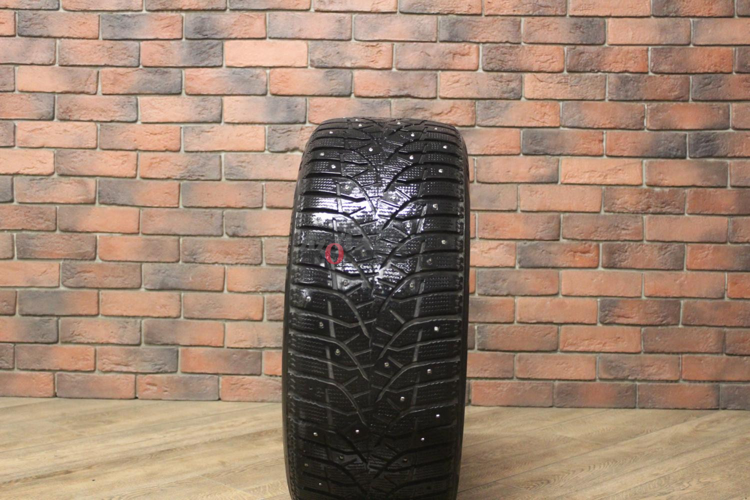 Зимние шипованные шины R18 245/45 Bridgestone Blizzak Spike-02 бу (4-5 мм.) остаток шипов 70-100%