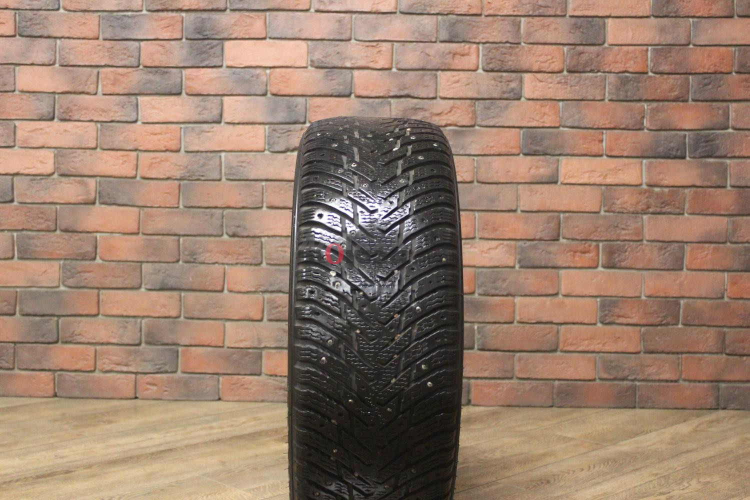 Зимние шипованные шины R16 215/60 Nokian Tyres Hakkapeliitta 8 бу (6-7 мм.) остаток шипов 50-69%