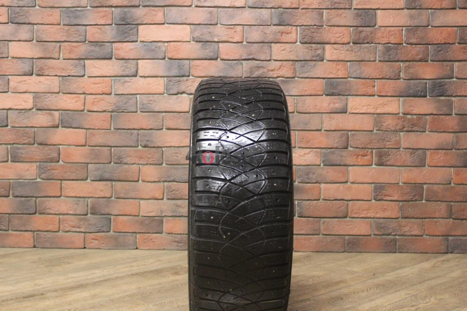 Зимние шипованные шины R16 215/60 Avatyre Freeze бу (4-5 мм.) остаток шипов 25-49%