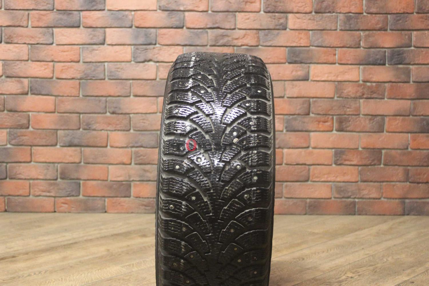 Зимние шипованные шины R16 205/55 Nokian Tyres Hakkapeliitta 4 бу (4-5 мм.) остаток шипов 0-25%