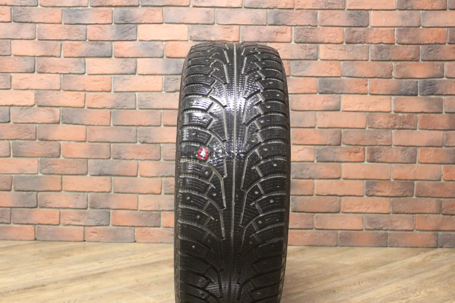 Зимние шипованные шины R17 245/65 Nokian Tyres Nordman 5 бу (6-7 мм.) остаток шипов 0-25%