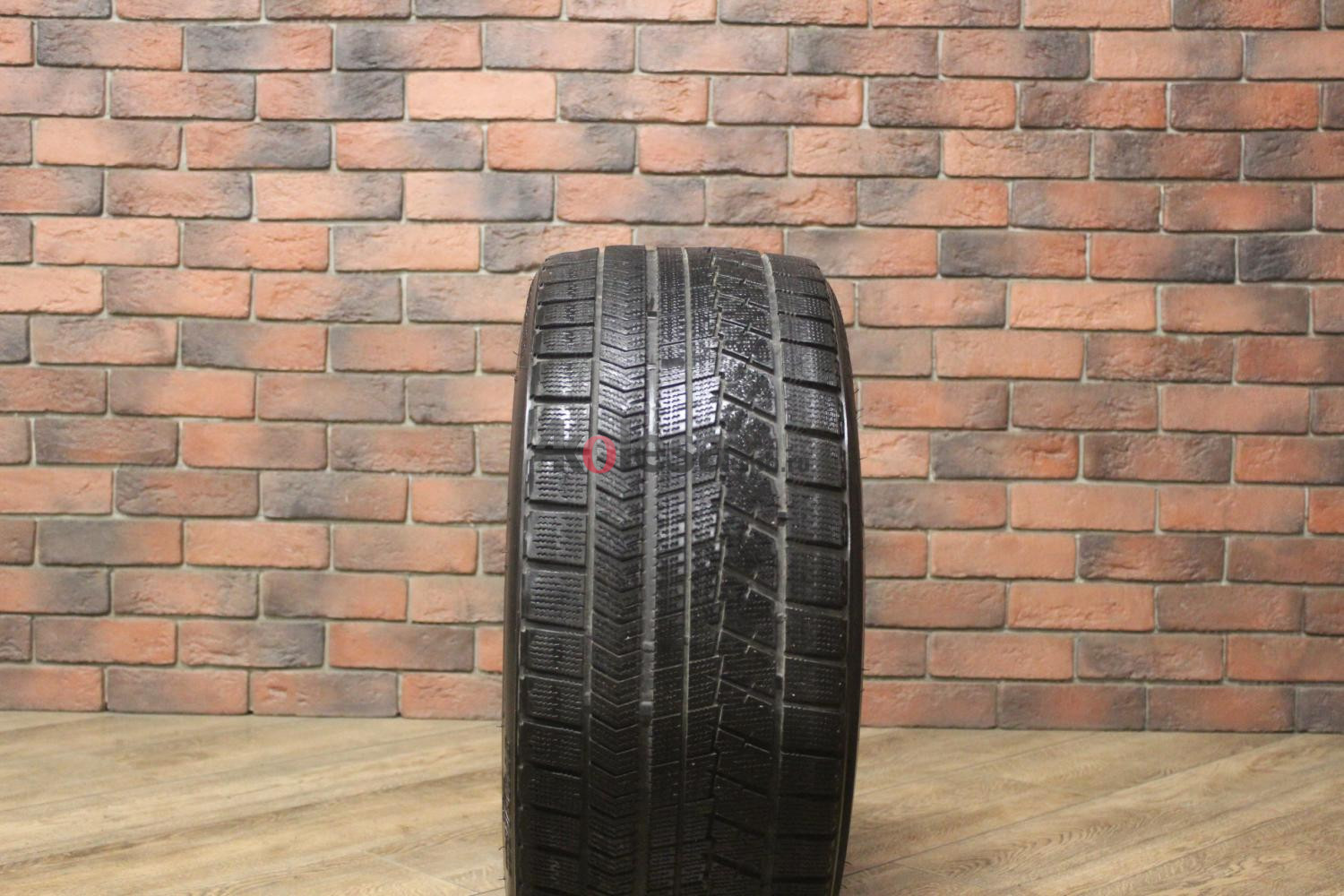 Зимние нешипованные шины R18 255/35 Bridgestone Blizzak VRX бу Лип. (4-5 мм.)