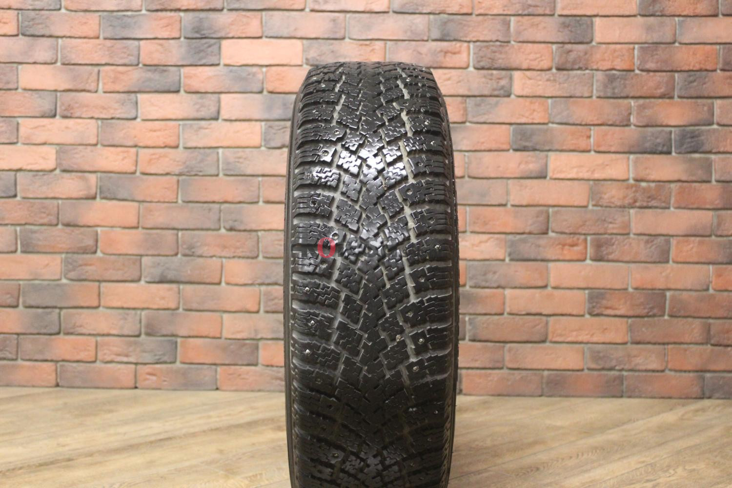 Зимние шипованные шины R16 235/75 Nokian Tyres Nordman бу (6-7 мм.) остаток шипов 25-49%