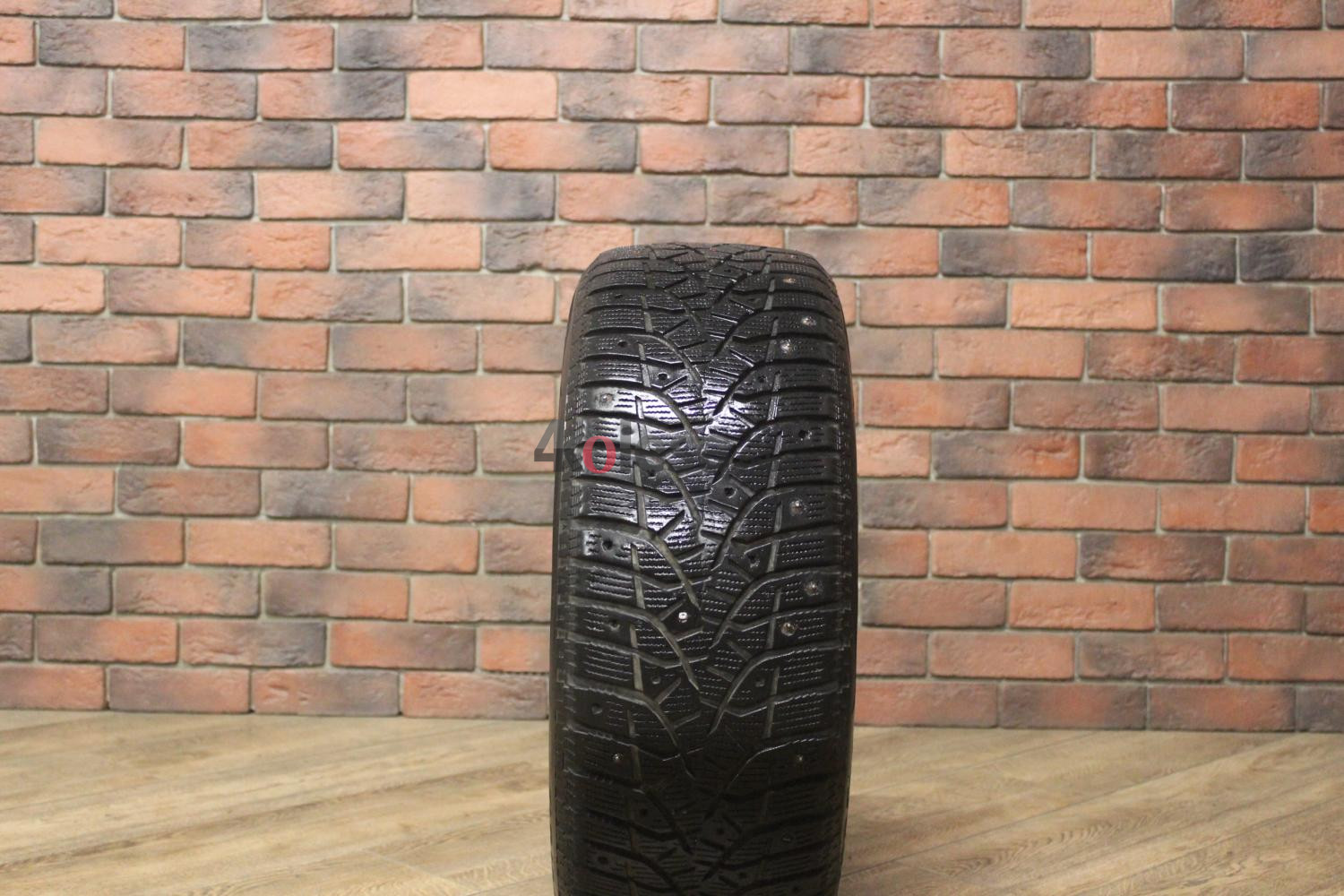 Зимние шипованные шины R16 215/55 Bridgestone Blizzak Spike-02 бу (6-7 мм.) остаток шипов 0-25%
