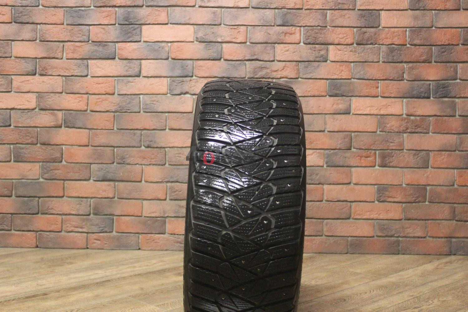 Зимние шипованные шины R17 225/50 Dunlop Ice Touch бу (6-7 мм.) остаток шипов 0-25%