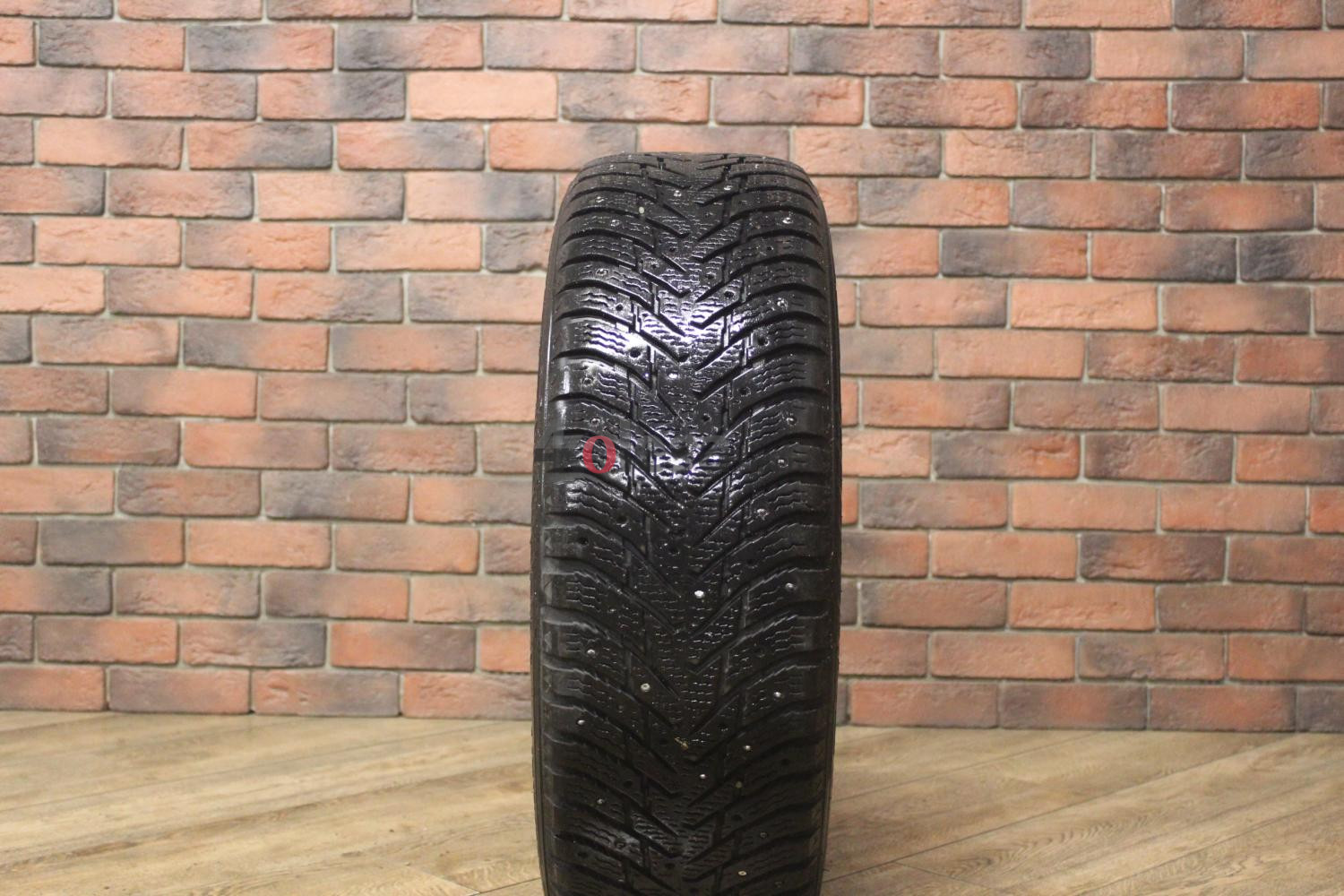 Зимние шипованные шины R17 225/65 Nokian Tyres Hakkapeliitta 8 бу (6-7 мм.) остаток шипов 25-49%