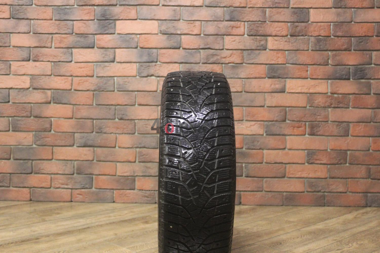 Зимние шипованные шины R15 195/65 Bridgestone Blizzak Spike-02 бу (4-5 мм.) остаток шипов 0-25%