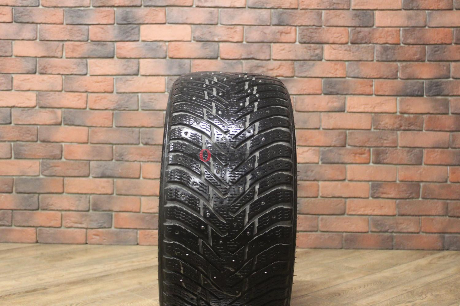 Зимние шипованные шины R18 255/40 Nokian Tyres Hakkapeliitta 8 бу (4-5 мм.) остаток шипов 50-69%