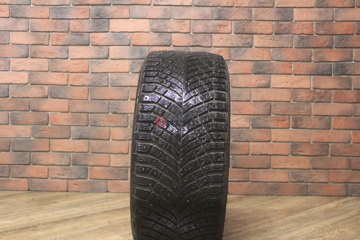 Зимние шипованные шины R19 255/40 Michelin X-Ice North 4 бу (4-5 мм.) остаток шипов 50-69%