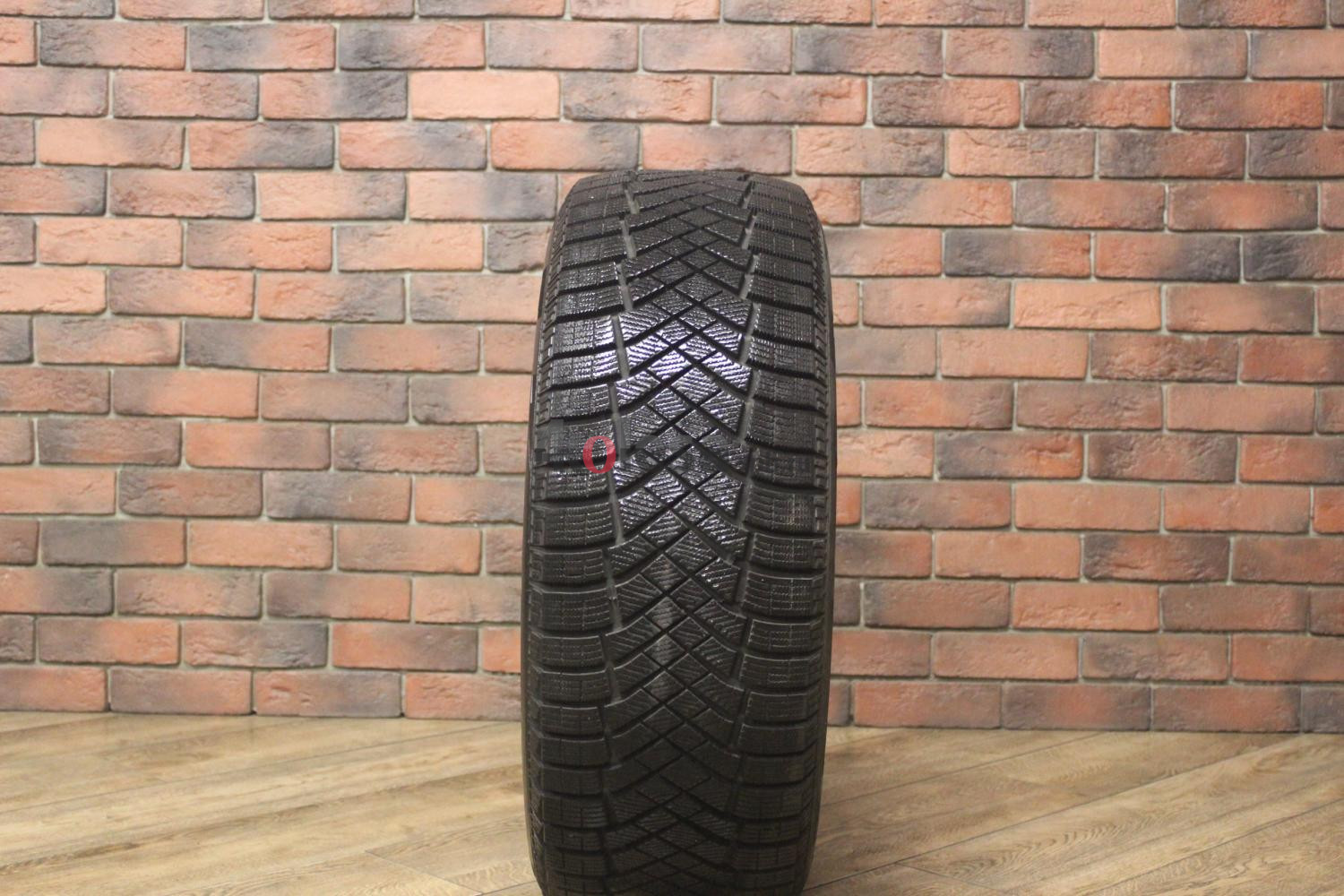 Зимние нешипованные шины R18 235/55 Pirelli Ice Zero FR бу Лип. (8-9 мм.)