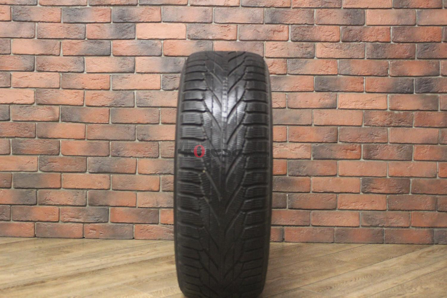 Зимние нешипованные шины R19 235/55 Nokian Tyres Hakkapeliitta R2 бу Лип. (6-7 мм.)