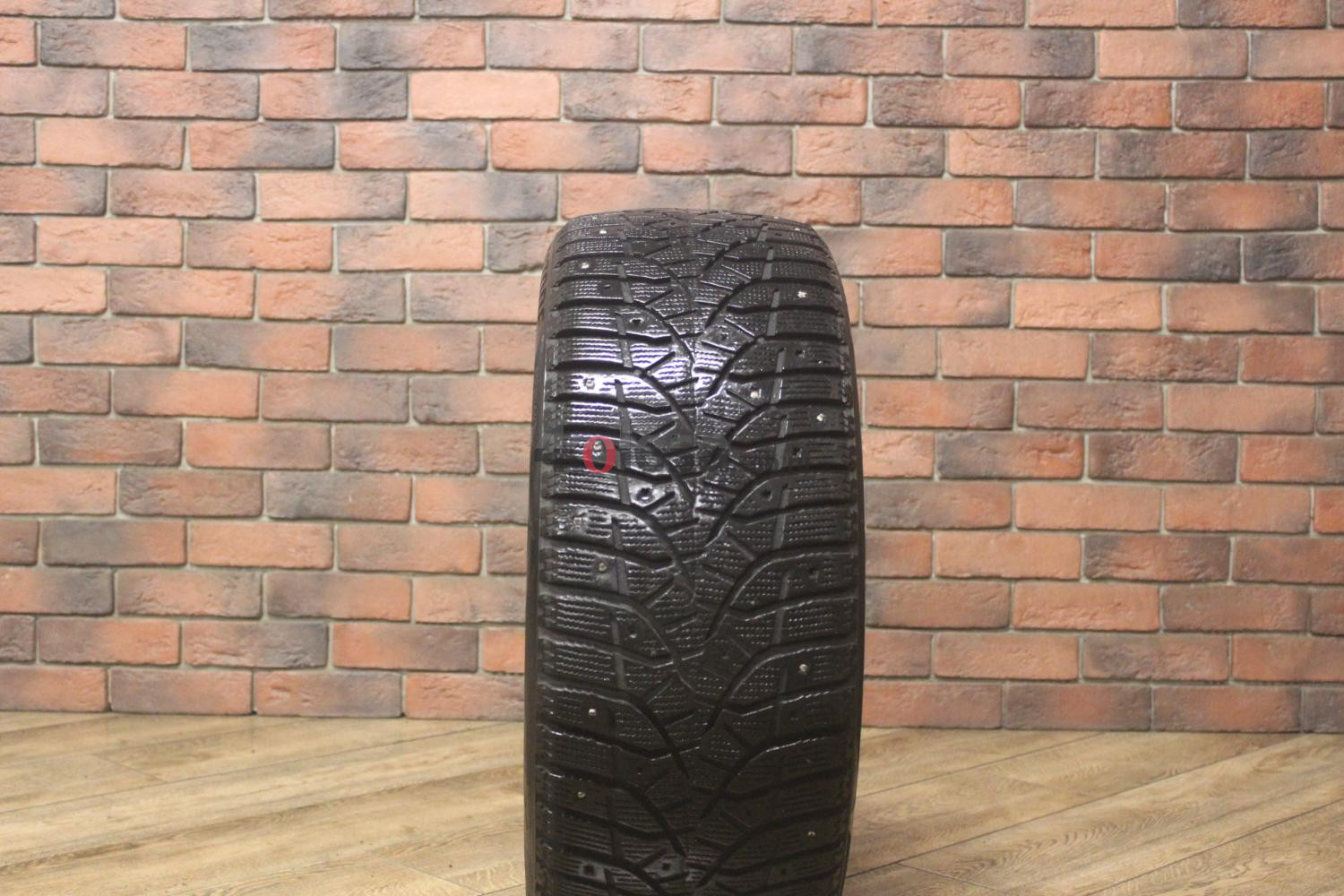 Зимние шипованные шины R18 235/45 Bridgestone Blizzak Spike-02 бу (6-7 мм.) остаток шипов 25-49%