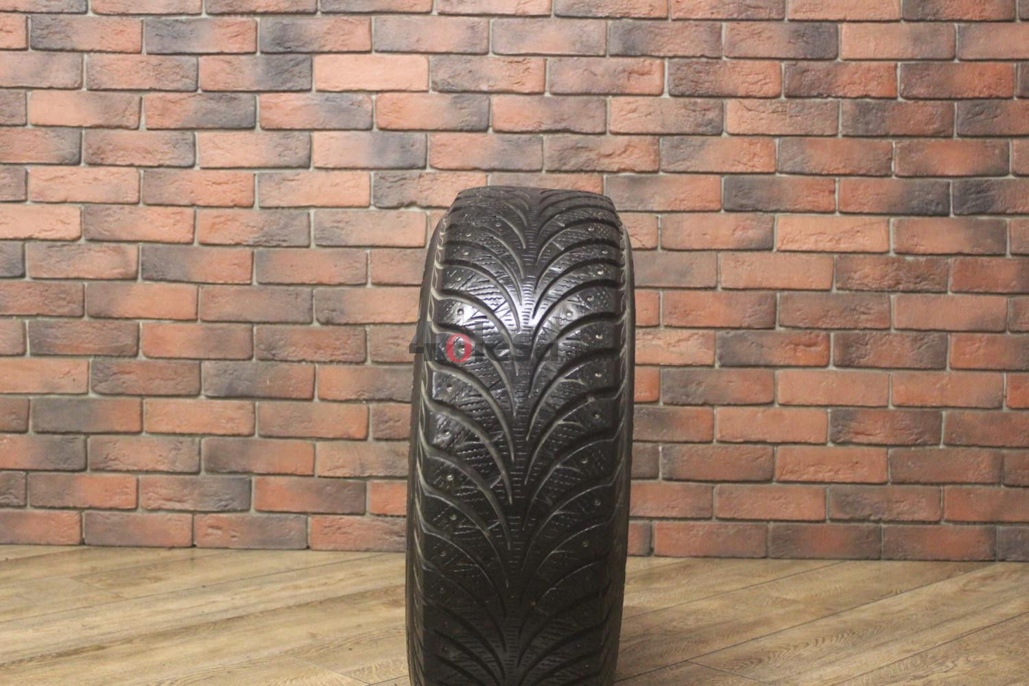 Зимние шипованные шины R15 205/65 Goodyear Ultra Grip Extreme бу (4-5 мм.) остаток шипов 0-25%