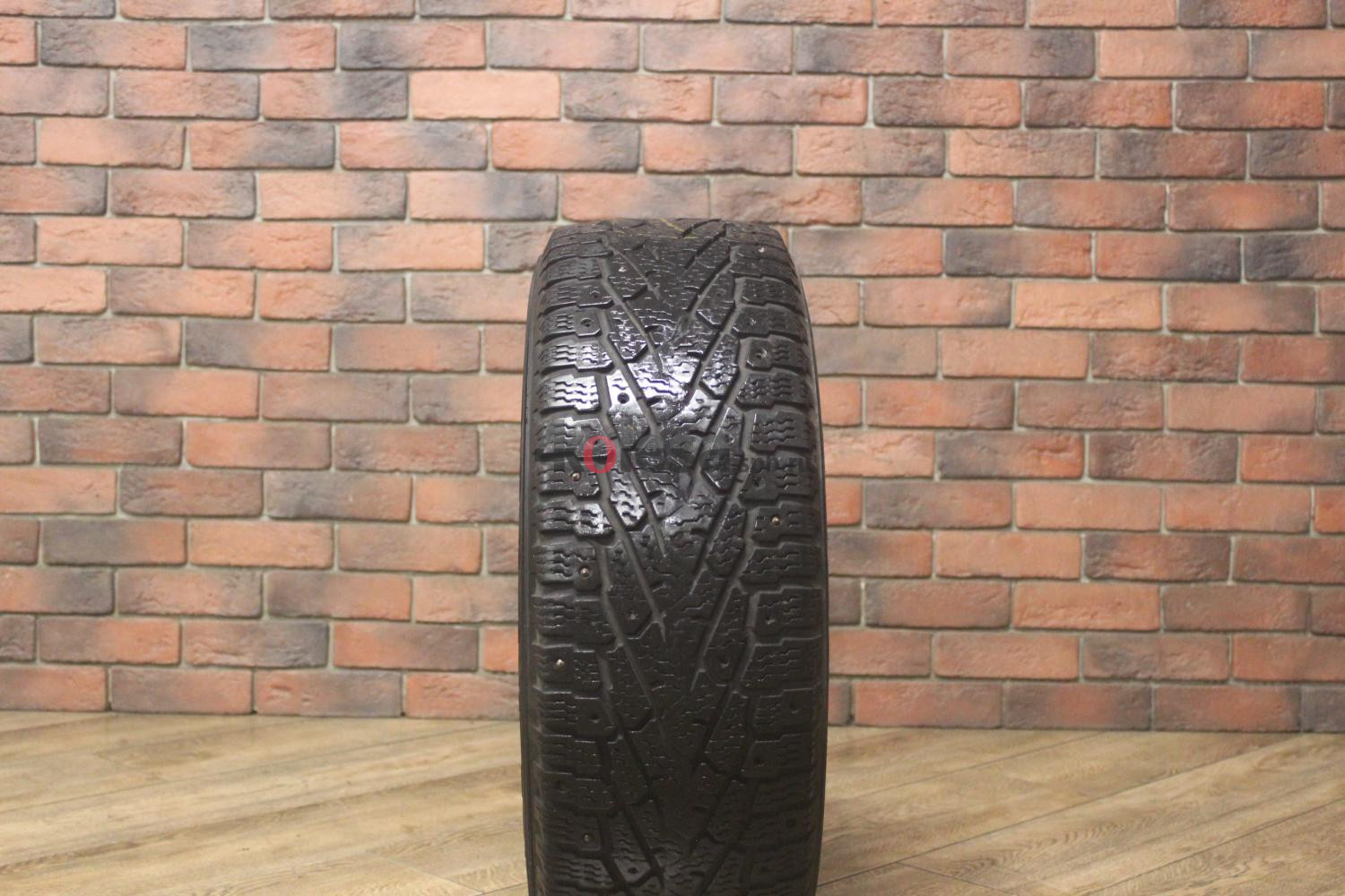 Зимние шипованные шины R15C 215/65 Nokian Tyres Hakkapeliitta C3 бу (4-5 мм.) остаток шипов 0-25%