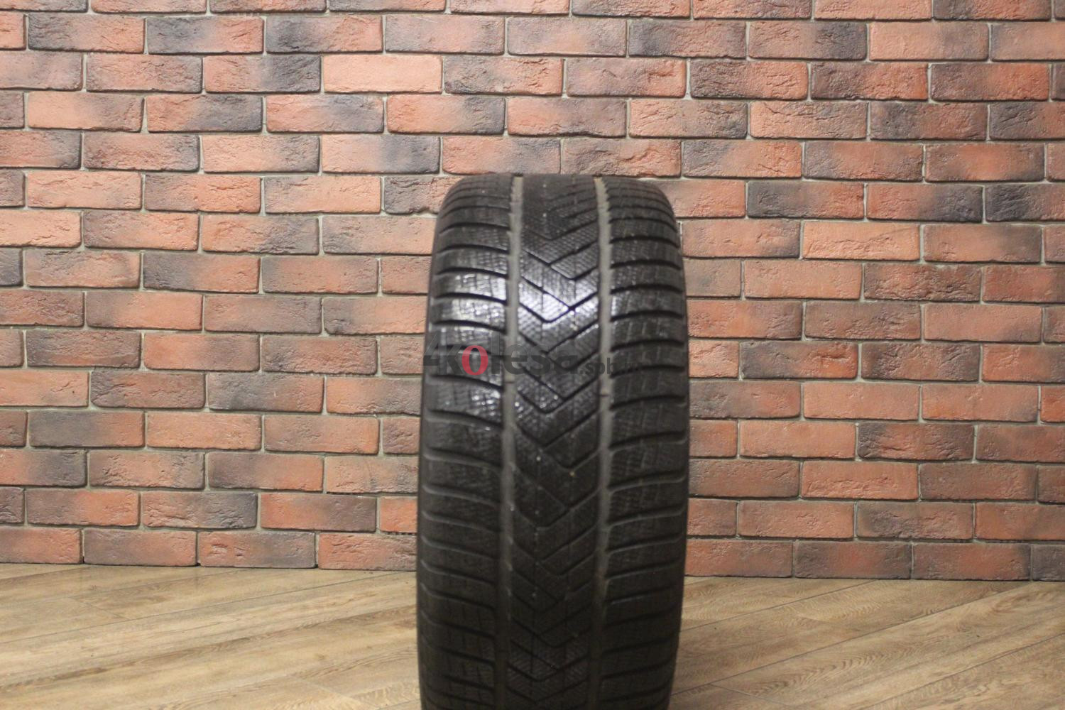 Зимние нешипованные шины R18 255/40 Pirelli SottoZero 3 RFT бу Лип. (6-7 мм.)