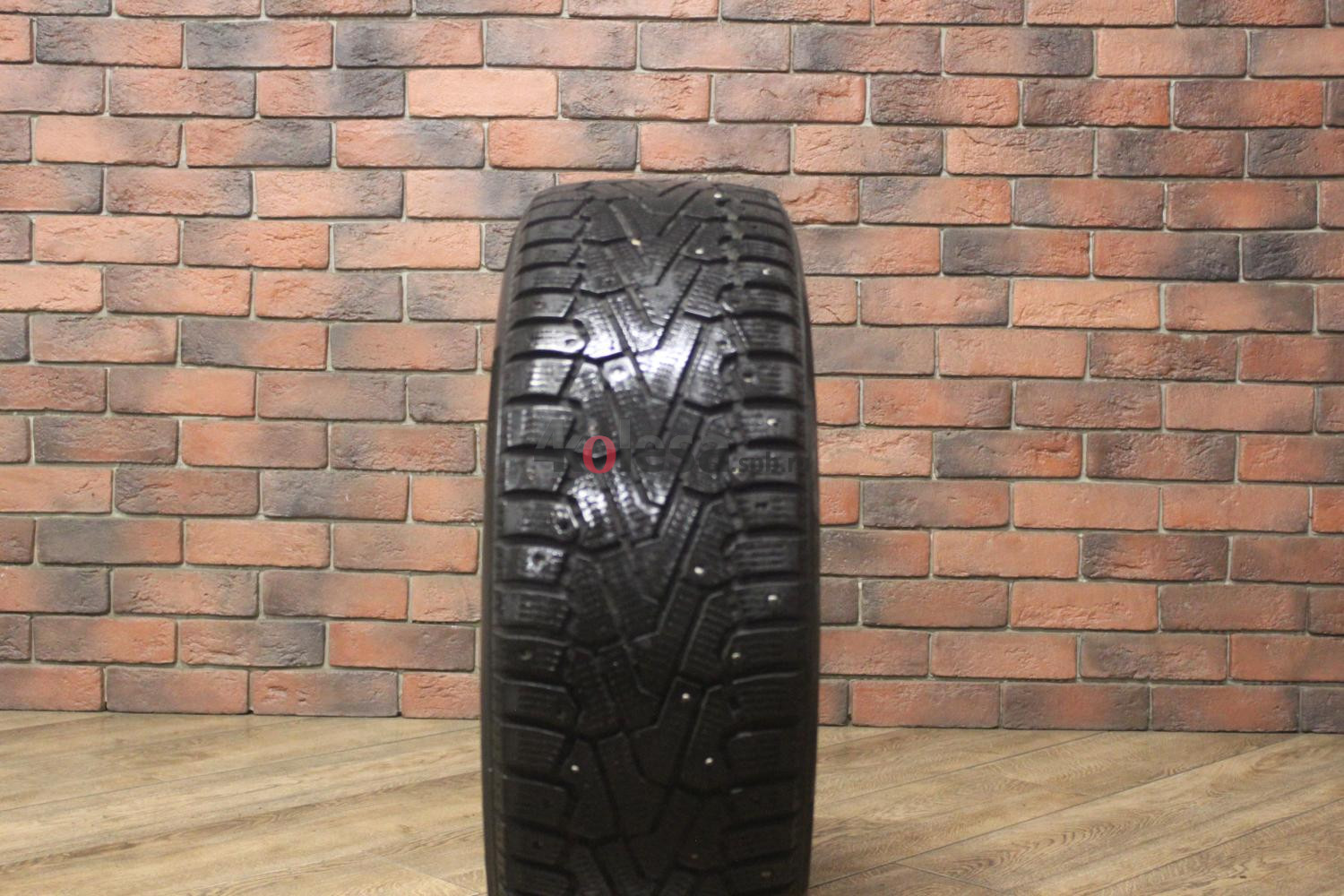 Зимние шипованные шины R17 215/60 Pirelli Ice Zero бу (4-5 мм.) остаток шипов 25-49%
